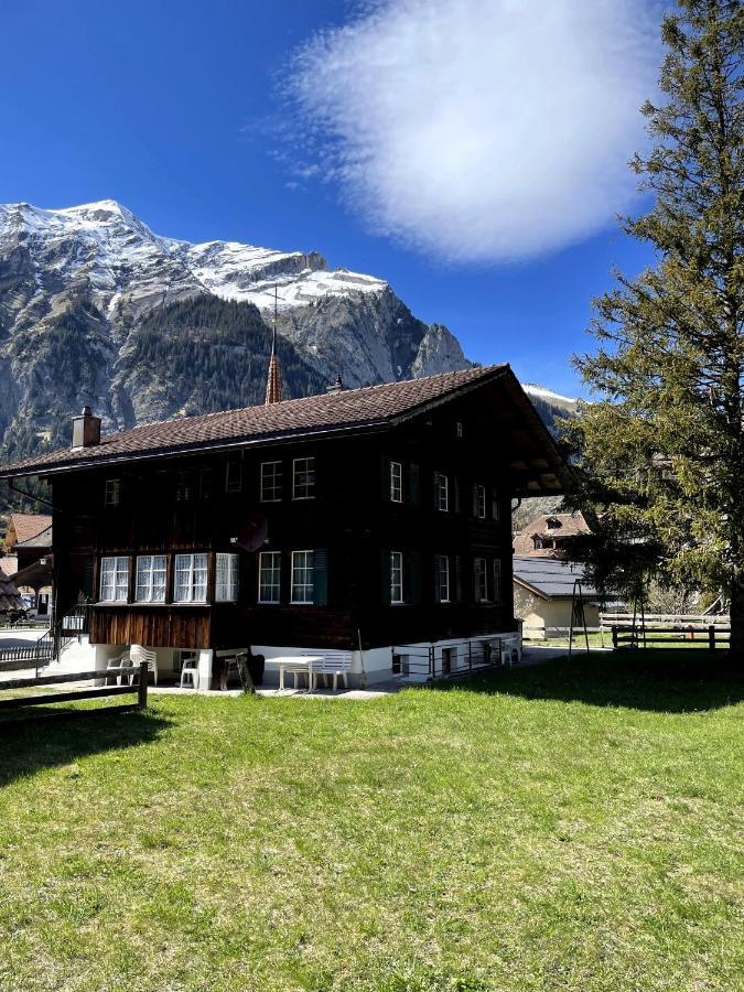 Familienferien Im Chalet Baergli Kandersteg Esterno foto