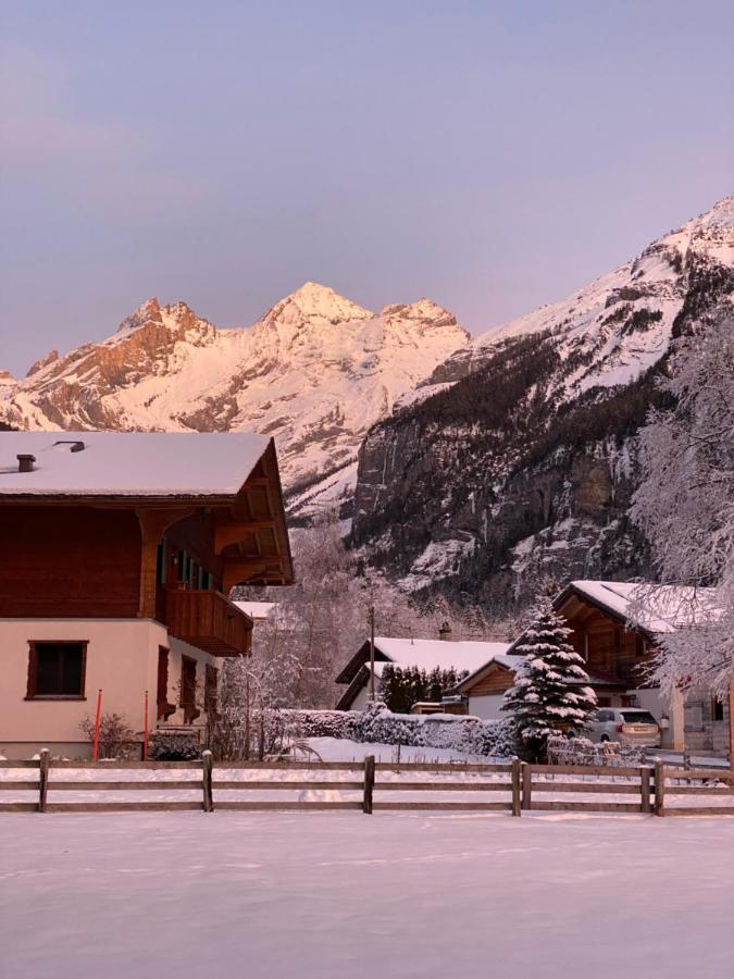 Familienferien Im Chalet Baergli Kandersteg Esterno foto